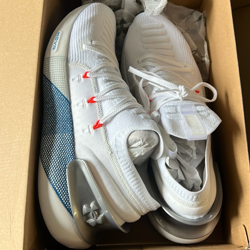 Under armour HOVR phantom 3 size 13 never worn